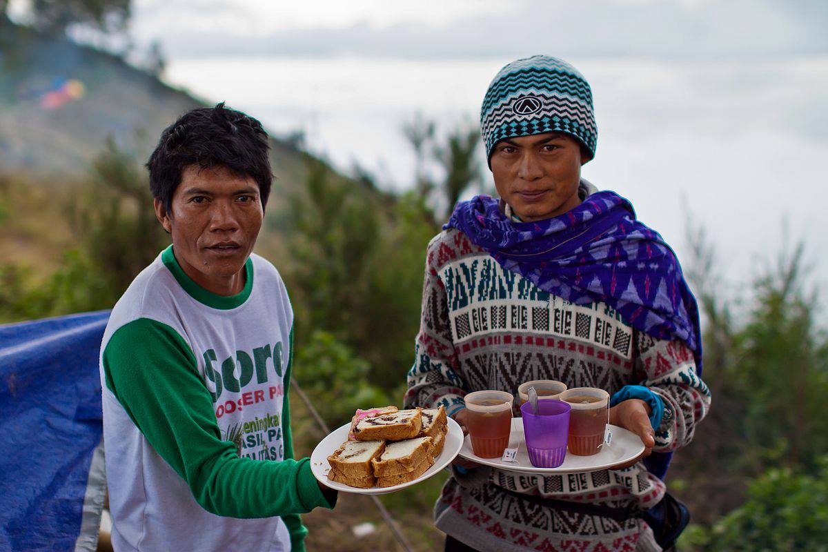 Guide and Porter Mount Rinjani is Amak