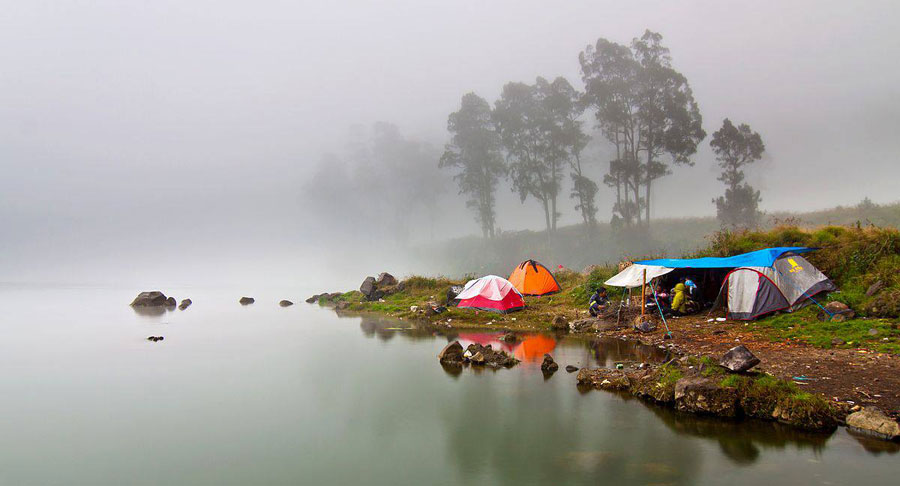 Lake Segara Anak an altitude 2000 meter of Mount Rinjani