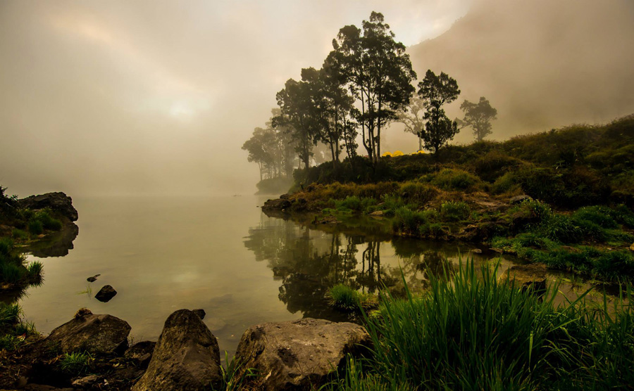 Lake Segara Anak an altitude 2000 meter of Mount Rinjani