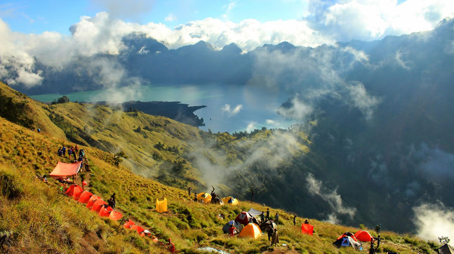 Plawangan Sembalun Crater altitude 2639 meter - Mount Rinjani