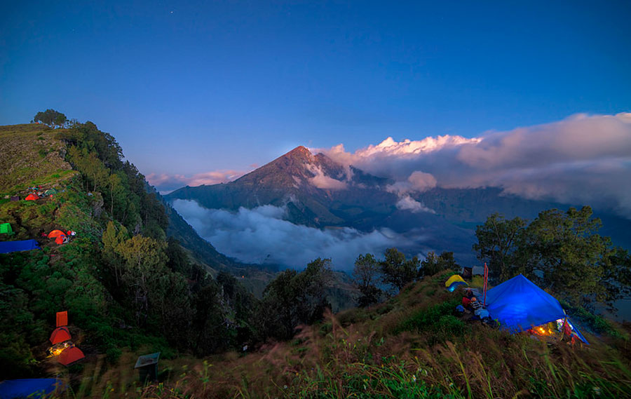 Kawah Plawangan Senaru ketinggian 2641 meter Taman Nasional Gunung Rinjani