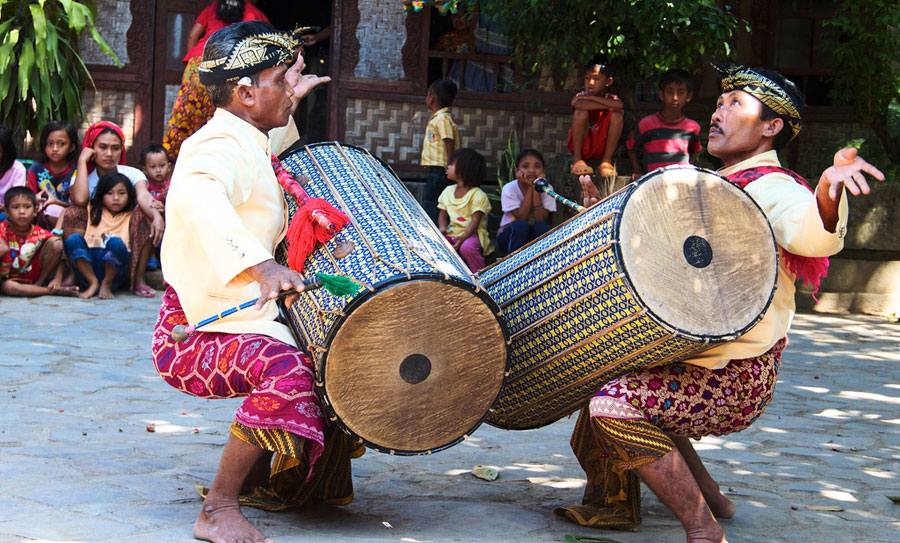 Desa Rambitan / Desa Sade adalah desa tradisional