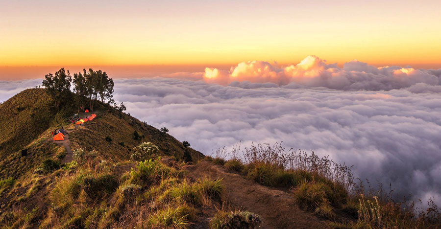 Hiking Mount Rinjani