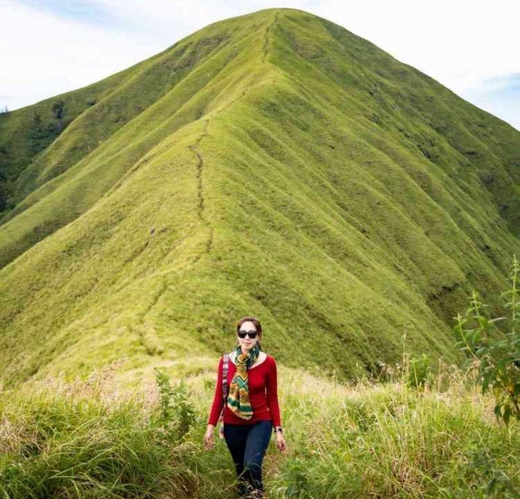 Hiking Anak Dara Hill Sembalun